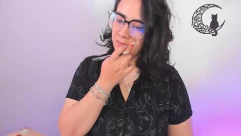 Snapshot of amaryllis_vizcaya chatting on January 2, 9:18 pm Katt online show from January 2, 9:18 pm