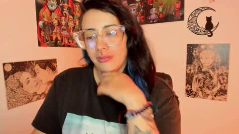 Snapshot of amaryllis_vizcaya chatting on October 18, 12:57 am Katt online show from October 18, 12:57 am