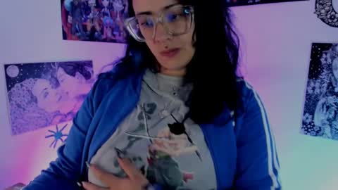 Snapshot of amaryllis_vizcaya chatting on November 24, 4:45 am Katt online show from November 24, 4:45 am