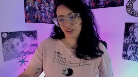 Snapshot of amaryllis_vizcaya chatting on November 25, 11:38 pm Katt online show from November 25, 11:38 pm