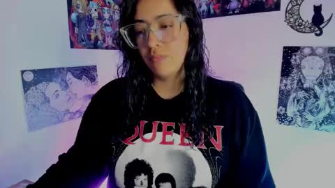 Snapshot of amaryllis_vizcaya chatting on December 4, 10:51 pm Katt online show from December 4, 10:51 pm