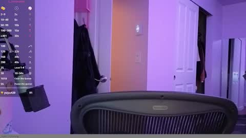 leash online show from March 12, 1:01 am