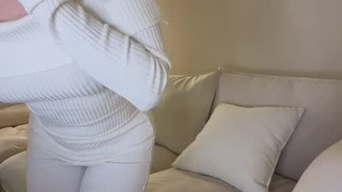 amaya_floress online show from April 14, 3:45 am