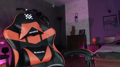 Snapshot of amayamalina chatting on December 9, 6:34 am Malina online show from December 9, 6:34 am