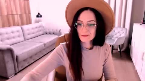 Izza online show from November 28, 12:52 pm