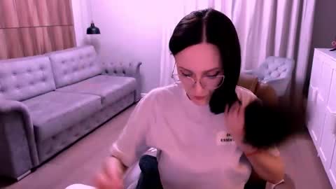 Izza online show from April 8, 1:33 pm