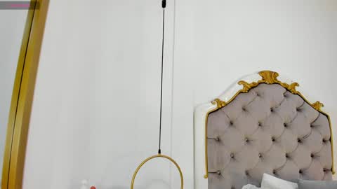 Snapshot of ambar_adamss chatting on December 27, 11:39 am Sara online show from December 27, 11:39 am