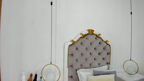 Snapshot of ambar_adamss chatting on December 31, 11:20 am Sara online show from December 31, 11:20 am