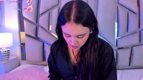 Snapshot of ambar_devon chatting on January 22, 7:45 pm online show from January 22, 7:45 pm