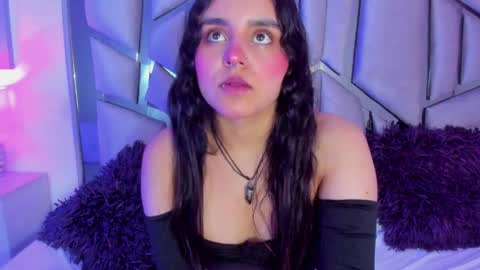 Snapshot of ambar_devon chatting on March 1, 7:04 pm online show from March 1, 7:04 pm