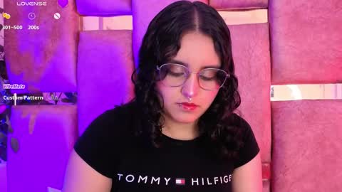 Snapshot of ambar_devon chatting on November 1, 7:05 pm online show from November 1, 7:05 pm