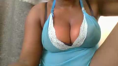 Snapshot of ambar_jasiri chatting on January 8, 12:15 pm Mia online show from January 8, 12:15 pm