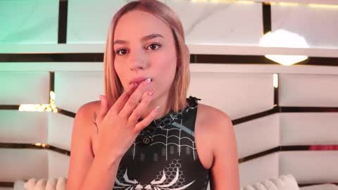 Snapshot of ambar_rosse25 chatting on December 4, 11:41 am Julieta online show from December 4, 11:41 am