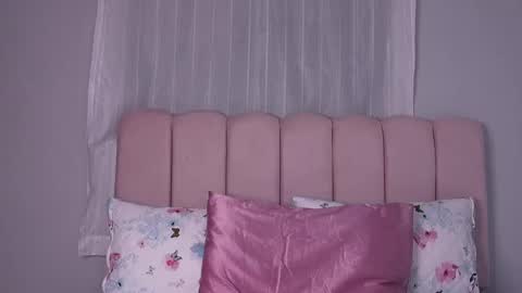 Snapshot of ambar_rousse_ chatting on April 14, 7:36 am ambar_rousse_ online show from April 14, 7:36 am