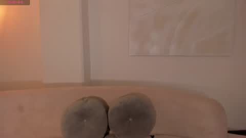 Snapshot of ambarjames_ chatting on June 24, 11:09 am Ambar online show from June 24, 11:09 am