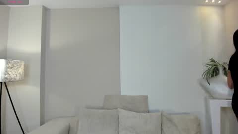 Snapshot of ambarjames_ chatting on July 4, 11:27 am Ambar online show from July 4, 11:27 am