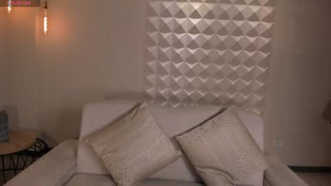 Snapshot of ambarjames_ chatting on July 18, 10:52 am Ambar online show from July 18, 10:52 am
