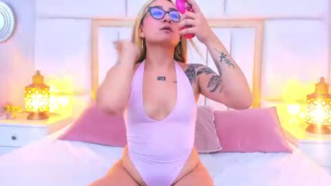 Snapshot of ambarsantany chatting on July 17, 10:14 pm AmbarSantany online show from July 17, 10:14 pm