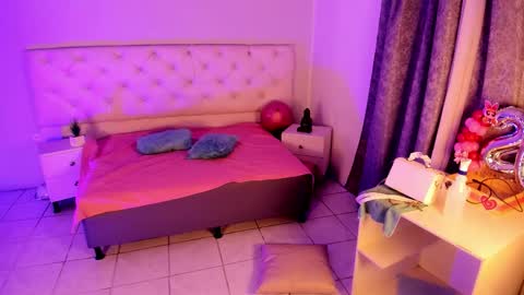  Amber  online show from January 9, 10:40 am