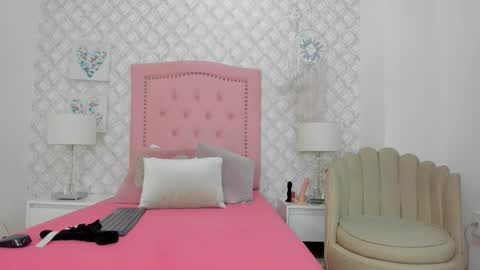 amber  ferrera online show from December 20, 7:43 pm