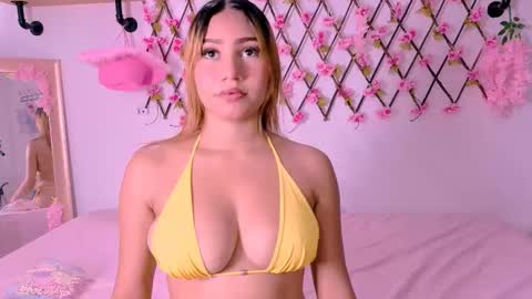 amber_love04 online show from February 19, 9:00 pm