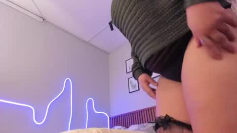 Alejandra  online show from April 18, 4:05 am