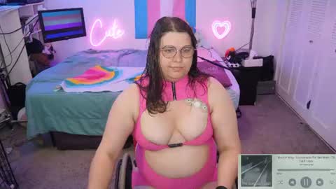 Snapshot of ambercutewheels chatting on June 19, 12:20 pm Amber Cute Wheels online show from June 19, 12:20 pm