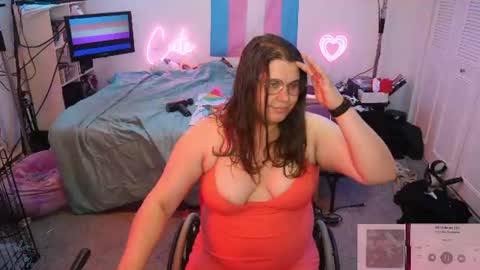 Snapshot of ambercutewheels chatting on July 6, 9:28 am Amber Cute Wheels online show from July 6, 9:28 am