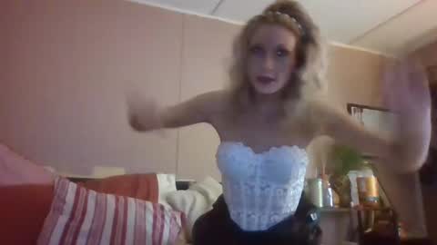 Snapshot of amberdesmond722 chatting on January 10, 9:34 am Kaligirll online show from January 10, 9:34 am