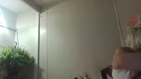 Snapshot of amberdesmond722 chatting on November 1, 8:49 am Kaligirll online show from November 1, 8:49 am