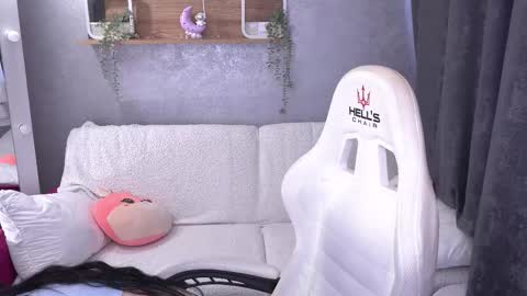 Snapshot of amberdismond chatting on October 28, 7:01 am Anna online show from October 28, 7:01 am