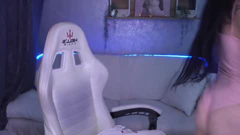 Snapshot of amberdismond chatting on November 11, 6:57 am Anna online show from November 11, 6:57 am