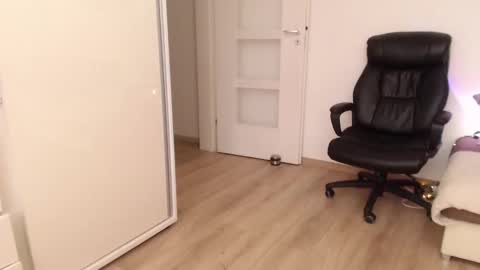 Snapshot of amberdoll4u chatting on February 17, 9:35 am Amber online show from February 17, 9:35 am