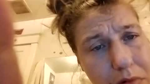 Snapshot of amberjohnson1387 chatting on December 18, 1:11 am amberjohnson1387 online show from December 18, 1:11 am