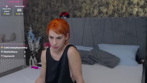 Snapshot of amberminxy chatting on November 19, 7:19 am AmberMinxy online show from November 19, 7:19 am