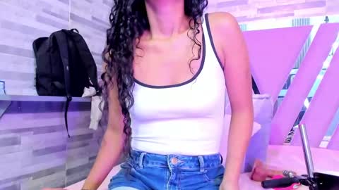 Snapshot of amberr_sweett chatting on April 19, 5:56 pm Amber online show from April 19, 5:56 pm