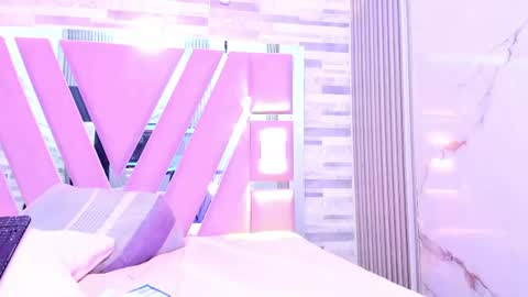 Snapshot of amberr_sweett chatting on April 22, 7:15 pm Amber online show from April 22, 7:15 pm