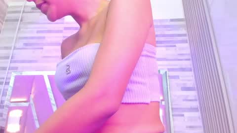 Snapshot of amberr_sweett chatting on May 2, 7:19 pm Amber online show from May 2, 7:19 pm