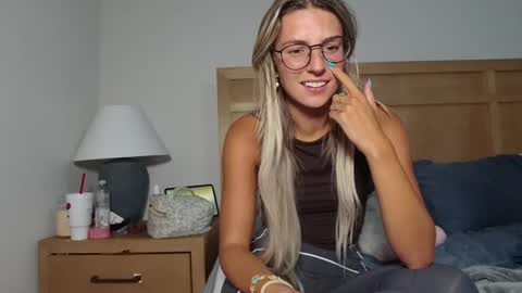 Snapshot of ambiebambiii chatting on July 23, 1:19 am ambie bambi amber griz online show from July 23, 1:19 am