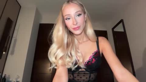 Snapshot of ambrefleur chatting on March 4, 3:12 am Ambre online show from March 4, 3:12 am