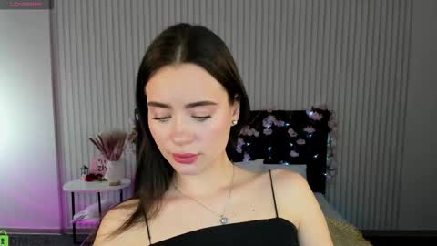 Snapshot of ameli_povilainn chatting on January 6, 10:41 am Ameli online show from January 6, 10:41 am