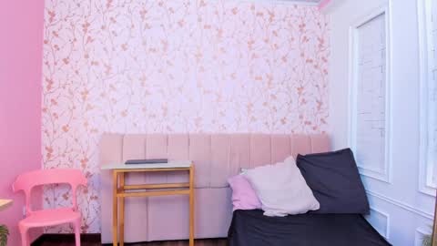 Amelia Adams online show from April 4, 6:49 pm