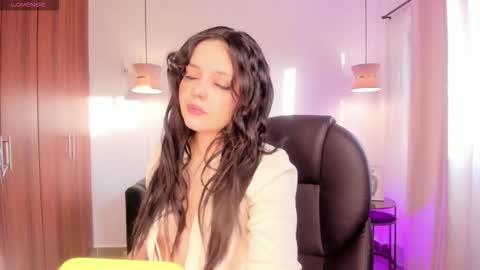 Snapshot of amelia_cheerry chatting on September 12, 11:32 am amelia online show from September 12, 11:32 am