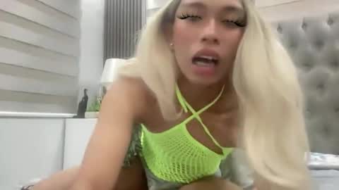 Snapshot of amelia_jones69x chatting on February 21, 1:12 pm Amelia online show from February 21, 1:12 pm