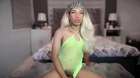 Snapshot of amelia_jones69x chatting on February 23, 10:07 pm Amelia online show from February 23, 10:07 pm