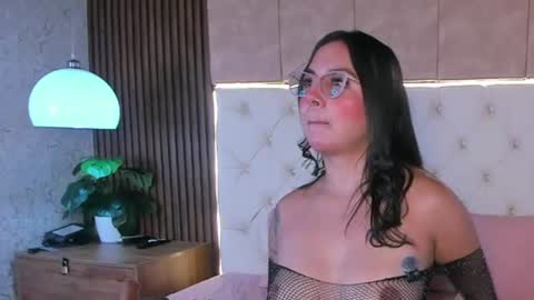 Snapshot of amelia_rossetti chatting on July 9, 11:25 am amelia rossetti online show from July 9, 11:25 am