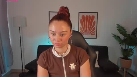 Snapshot of amelia_saenz_ chatting on July 23, 3:32 pm Amelia online show from July 23, 3:32 pm