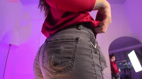 Snapshot of amelia_saenz_ chatting on July 29, 3:21 pm Amelia online show from July 29, 3:21 pm