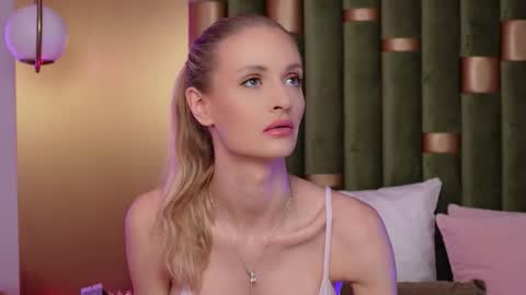 Amelia online show from December 4, 6:34 am