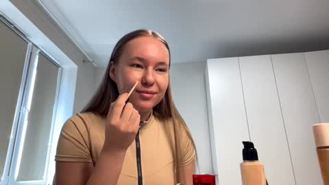 Snapshot of ameliachittester chatting on June 21, 11:57 am I am Amelie ntmu Lets hit 10 Thumbs Up together online show from June 21, 11:57 am